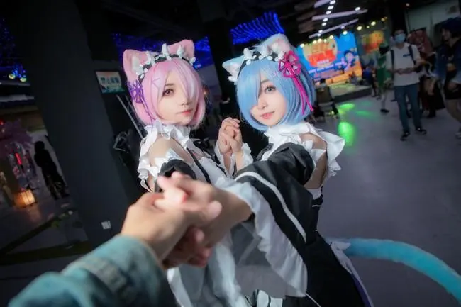 Why do your electric animal ears always get stuck? It turns out there's something wrong with the place.......